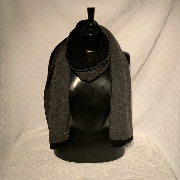 SOLD Michael Kors scarf Gray & Black - Picture 2 of 2